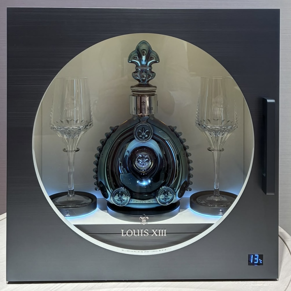 LOUIS XIII Black Pearl 2026 - Cooling Cellar LOUIS XIII Black Pearl 2026 in bespoke cooling cellar
