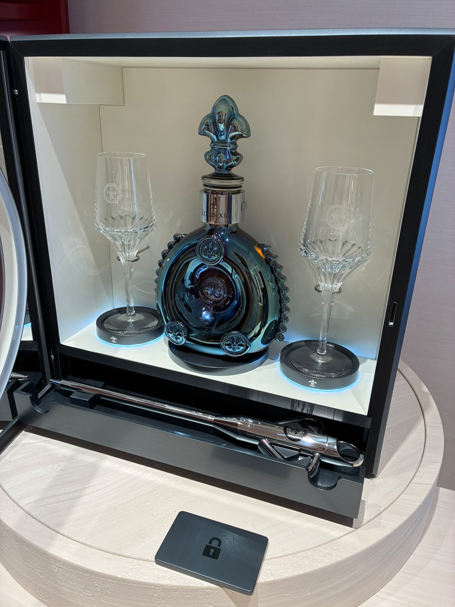 LOUIS XIII Black Pearl 2026 - Open Cooling Cellar LOUIS XIII Black Pearl decanter with glasses in open cooling cellar